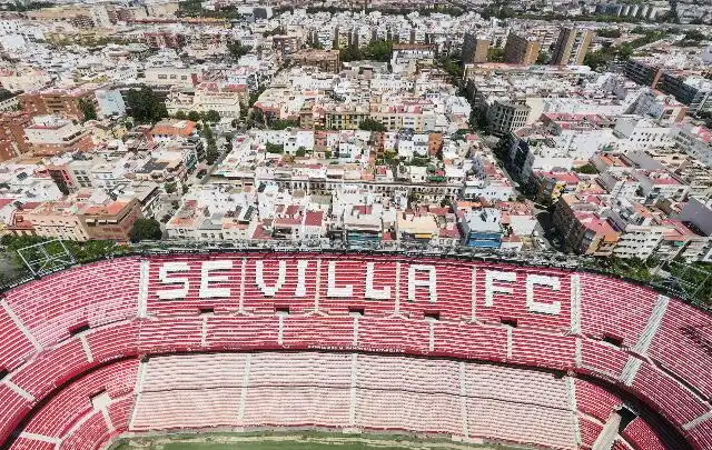 Außenansicht von Einfamilien-Reihenhaus zum Verkauf in Sevilla