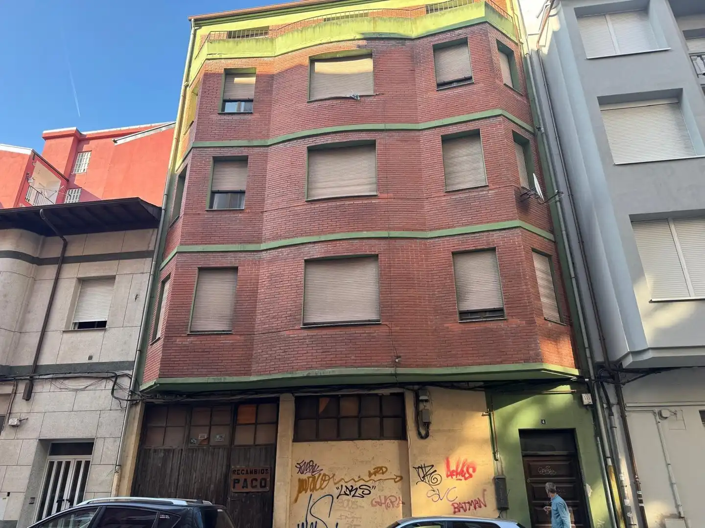 Vista exterior de Edifici en venda en Ponferrada