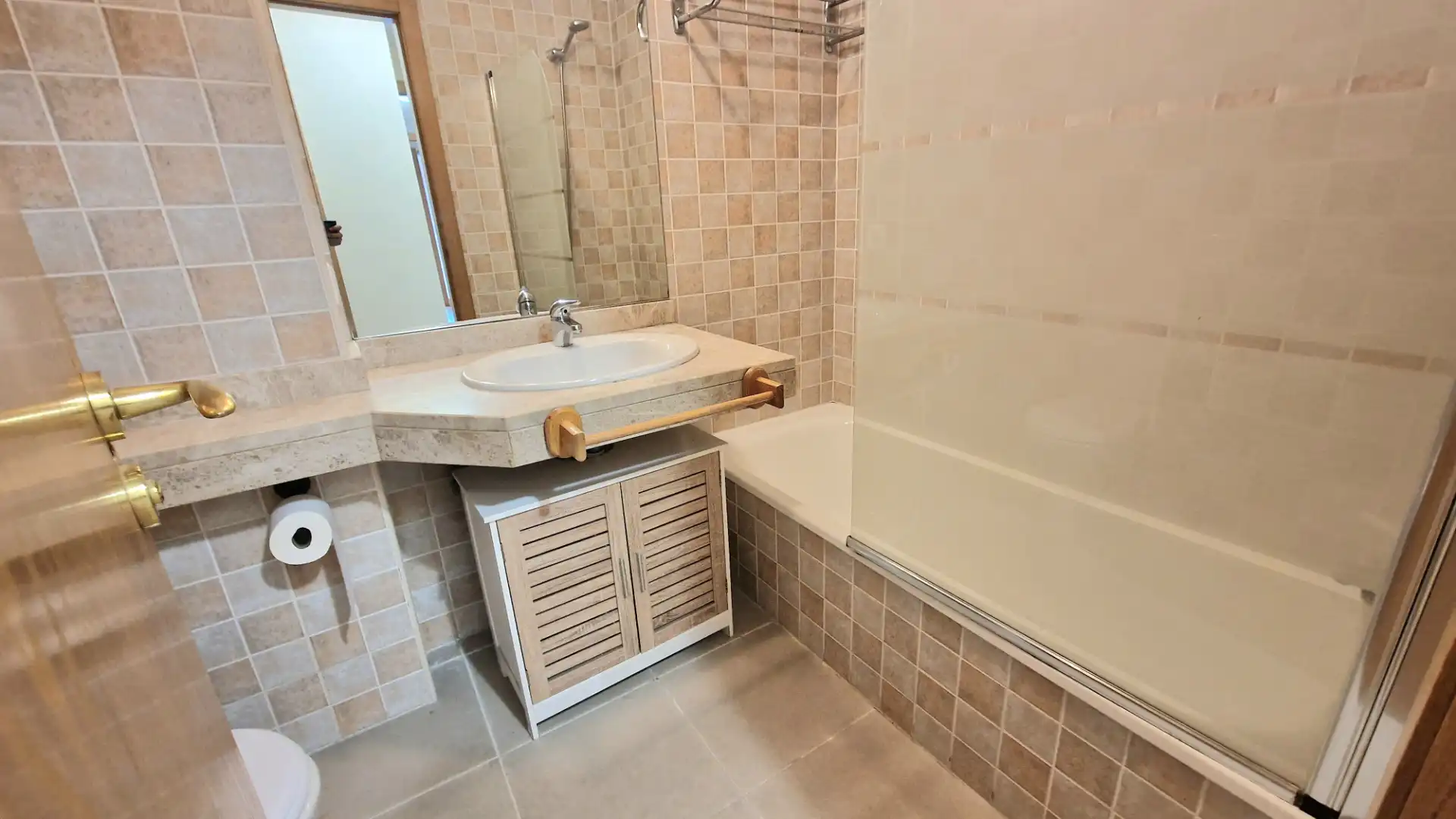 Baño de Piso en venta en Mairena del Aljarafe con Aire acondicionado, Trastero y Horno
