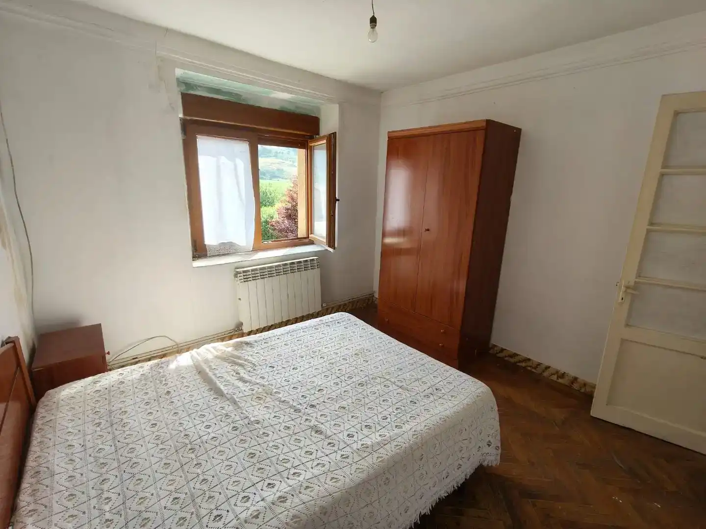 Dormitori de Planta baixa en venda en Canicosa de la Sierra amb Parquet i Moblat