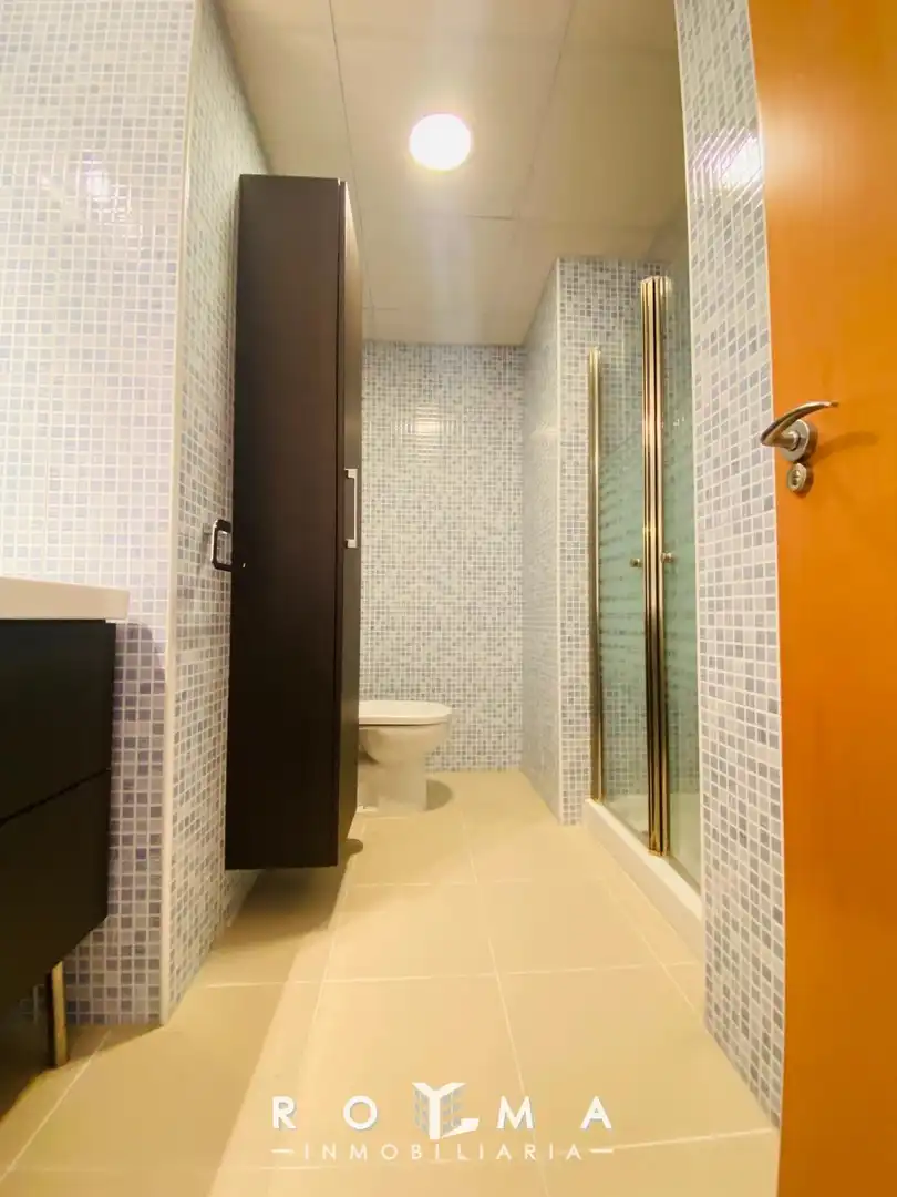 Baño de Piso de alquiler en Montequinto con Aire acondicionado, Calefacción y Jardín privado