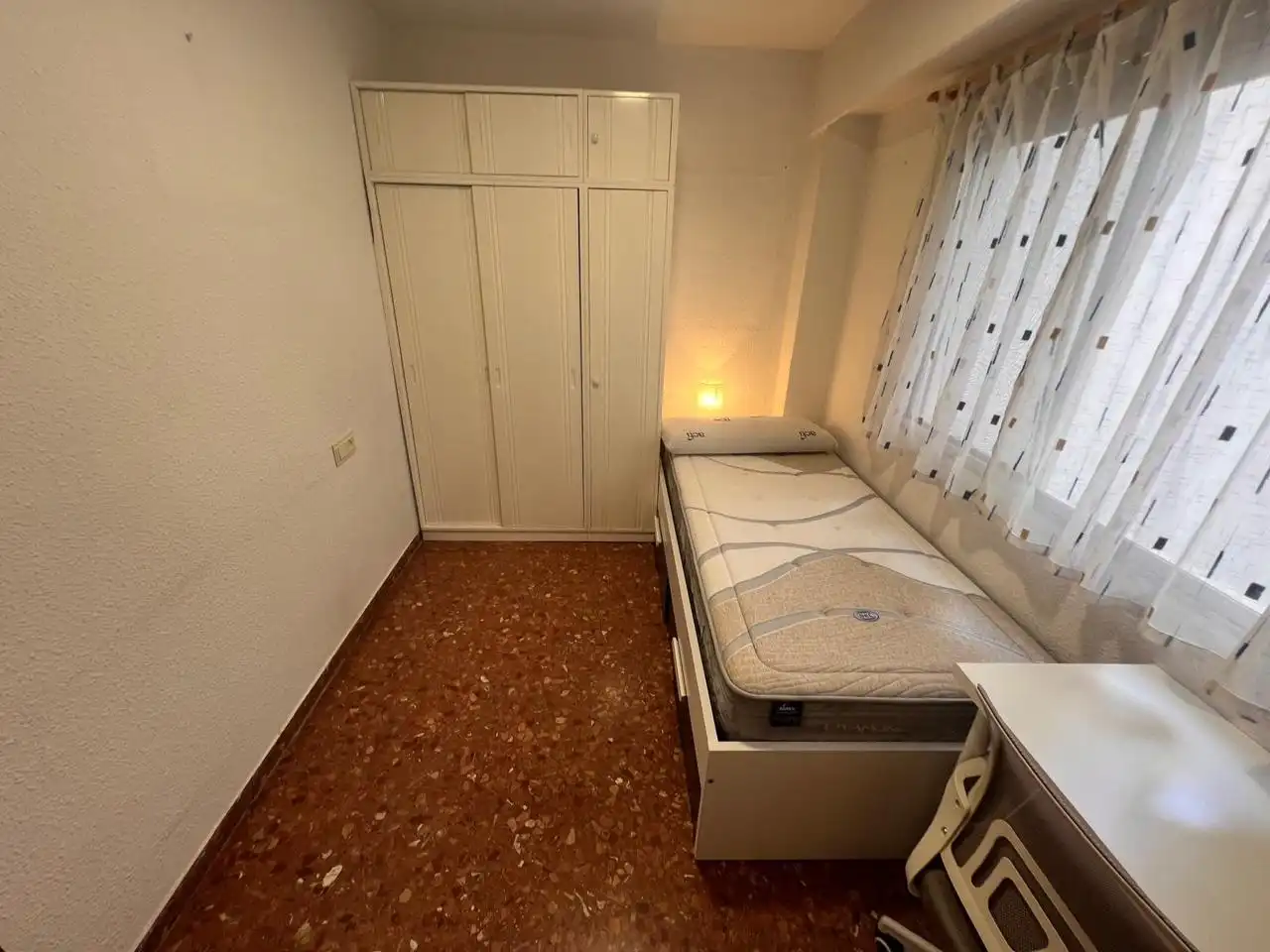 Habitació a calle de Torrevella, La Raïosa
