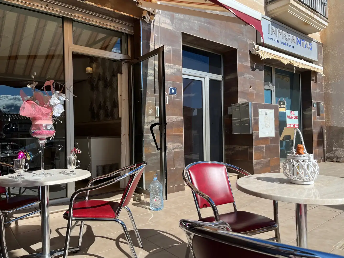 Locale commerciale in affitto a Calle Blas Infante