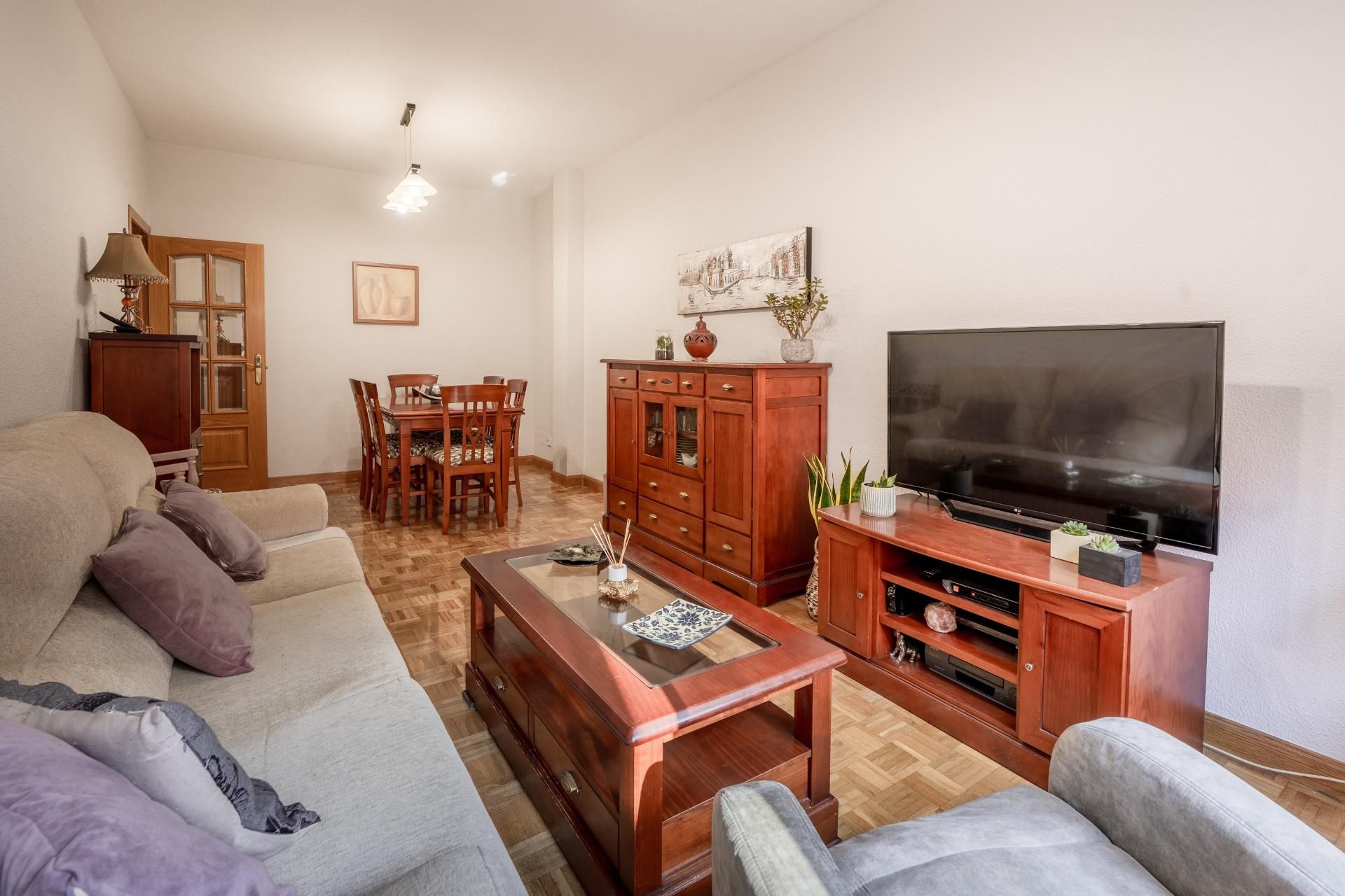 Living room of Flat for sale in  Madrid Capital  with Air Conditioner, Heating and Alarm