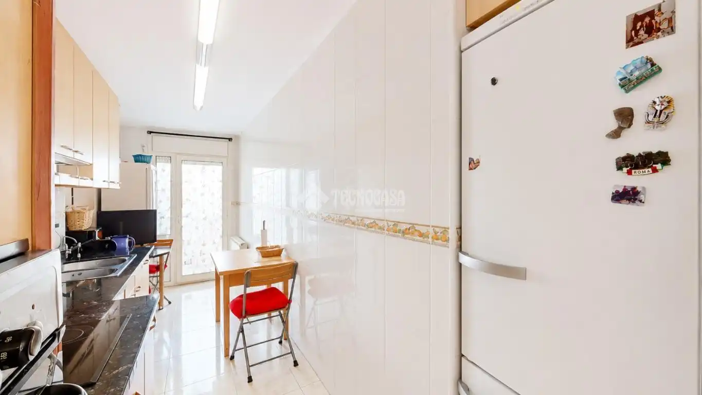 Küche von Wohnung zum Verkauf in Vic mit Klimaanlage, Heizung und Terrasse