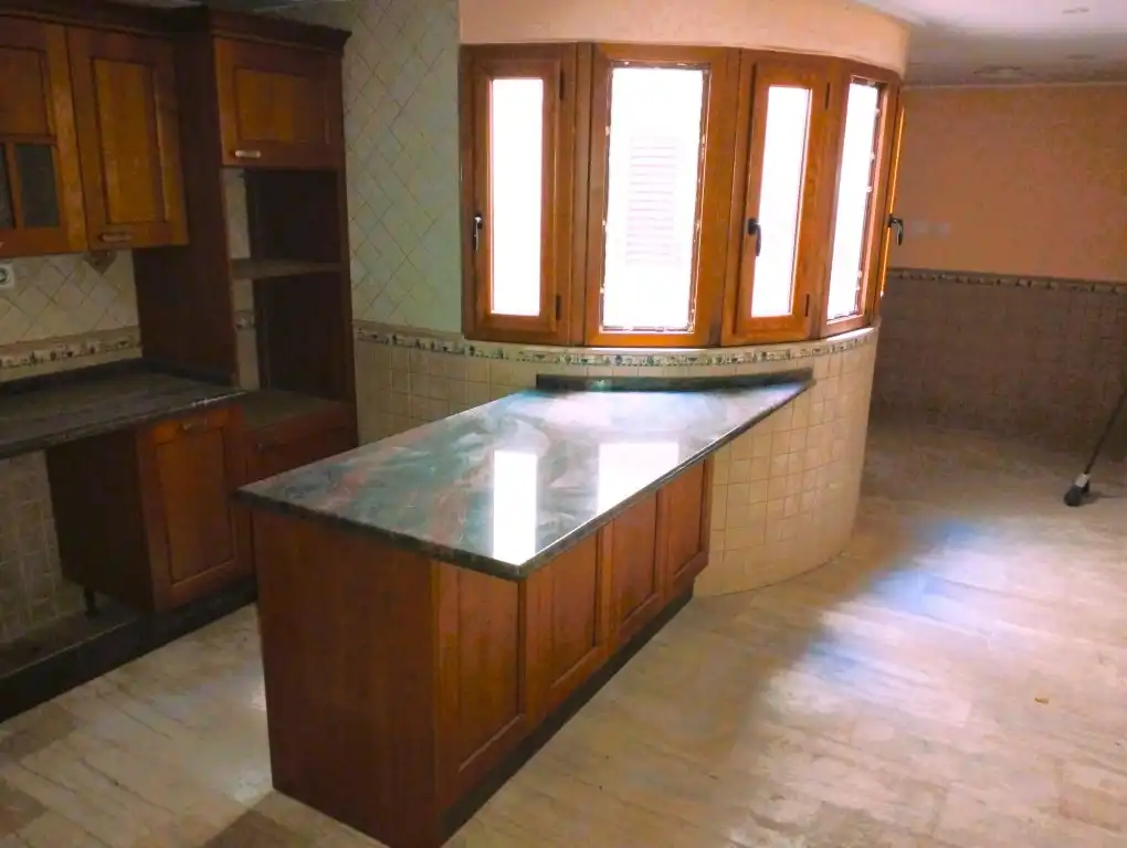 Cuina de Casa adosada en venda en Llocnou d'En Fenollet amb Aire condicionat, Terrassa i Traster