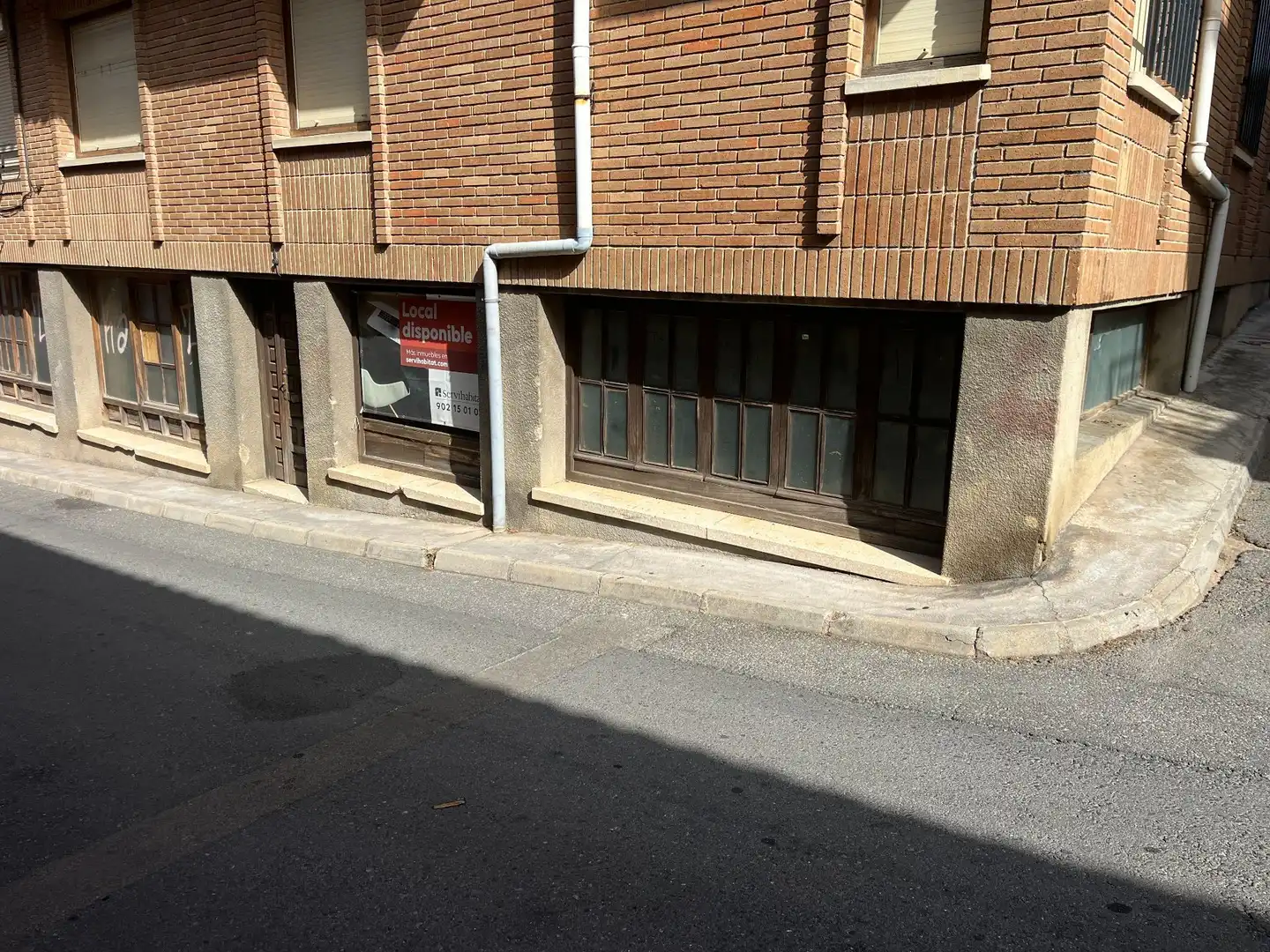 Vista exterior de Local en venta en Arenas de San Pedro