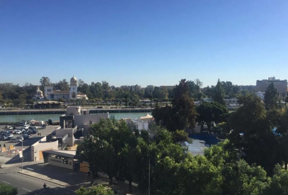 Exterior view of Duplex to rent in  Sevilla Capital  with Air Conditioner and Furnished