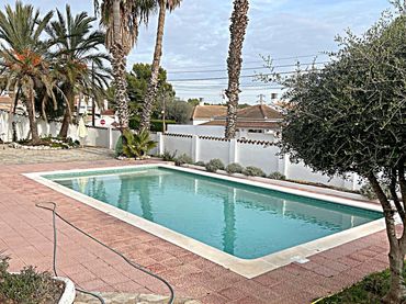 Xalet amb piscina en venda a Cunit Residencial