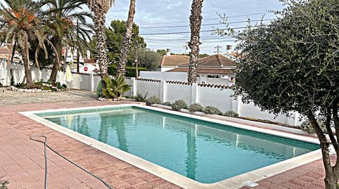Elegante Villa Estilo Ibiza con Piscina y Palmeras  Precio 890 000