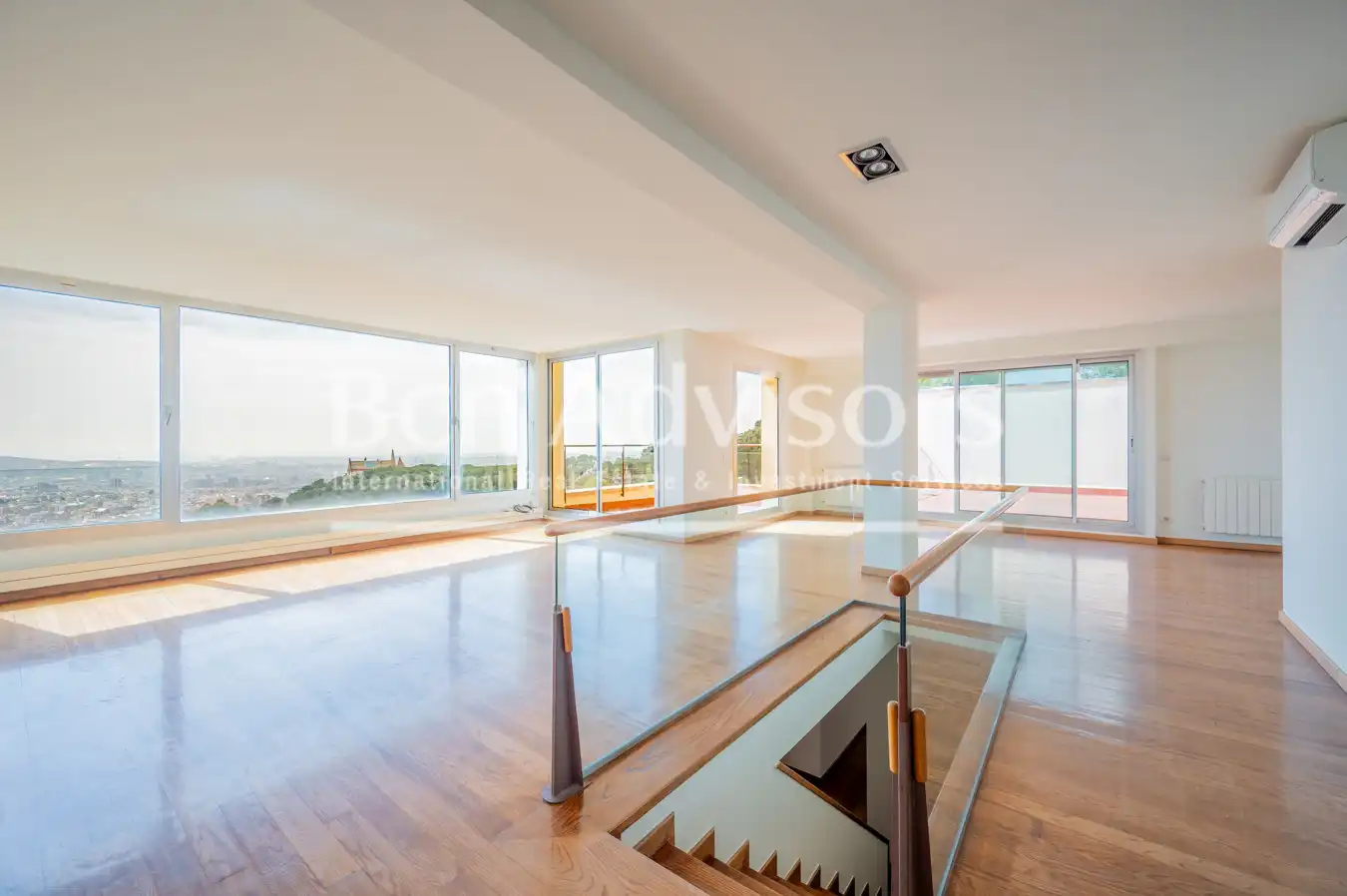 Sala de estar de Casa o chalet en venta en Barcelona con Aire acondicionado, Calefacción y Parquet