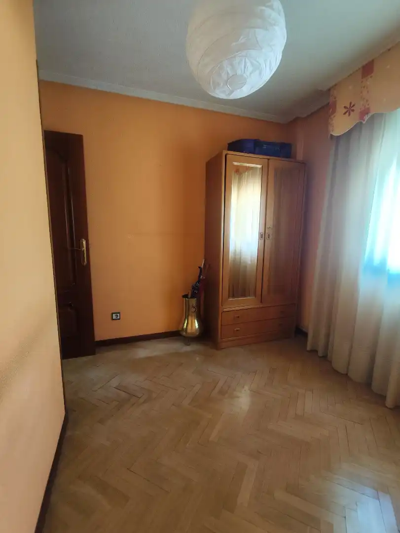Bedroom of Flat for sale in Parla  with Air Conditioner, Heating and Parquet flooring