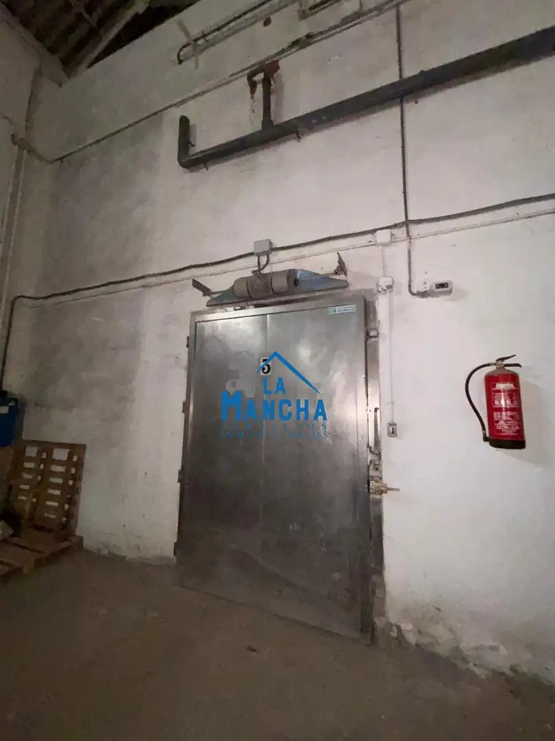 Küche von Fabrikhallen zum Verkauf in Albacete