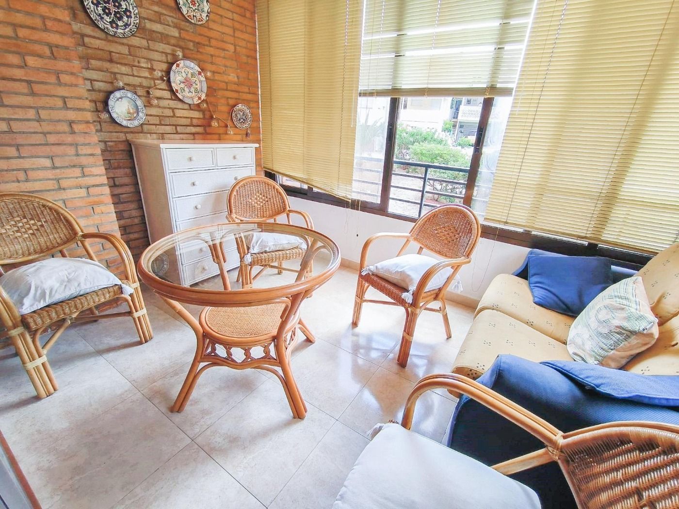 Habitación de Apartamento en venta en Benidorm con Jardín privado, Terraza y Piscina comunitaria