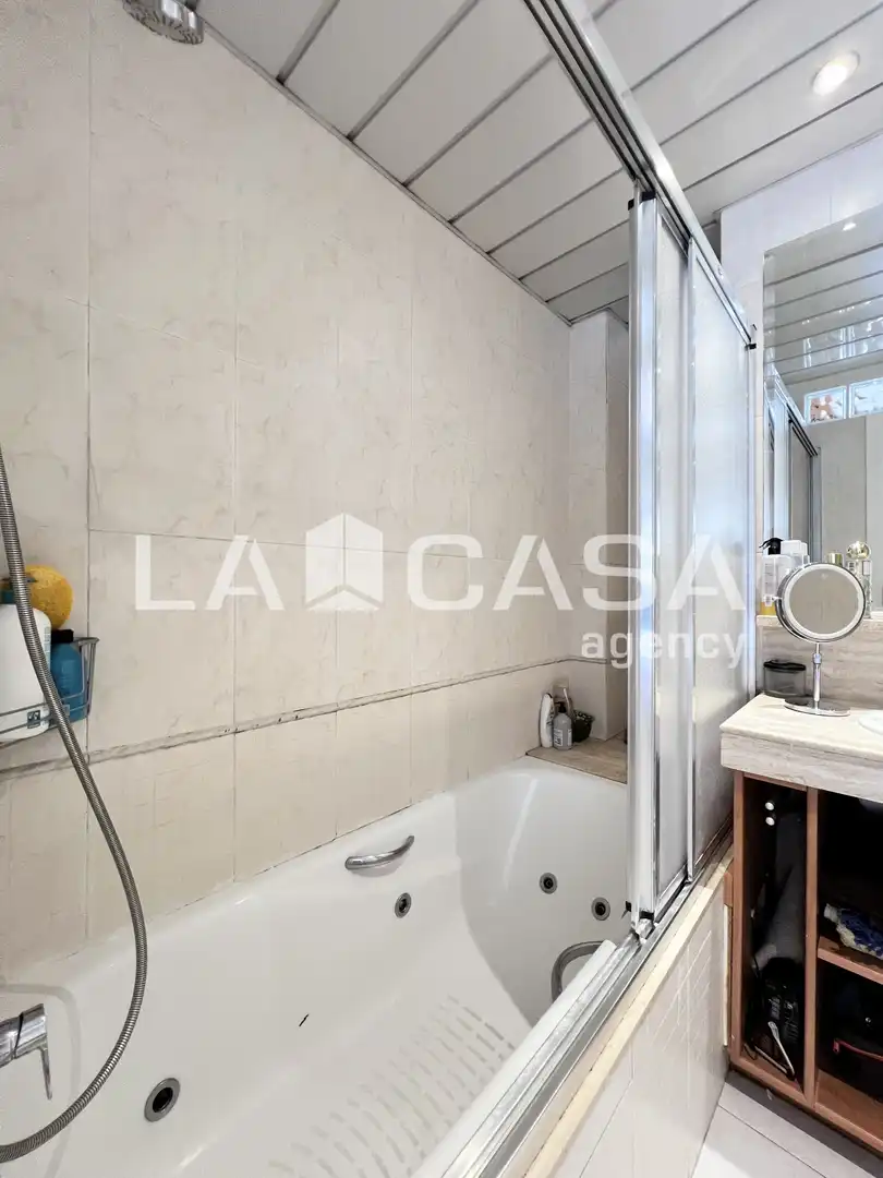 Piso con terraza en venta en Avinguda d'Alfons XIII, imagen 27