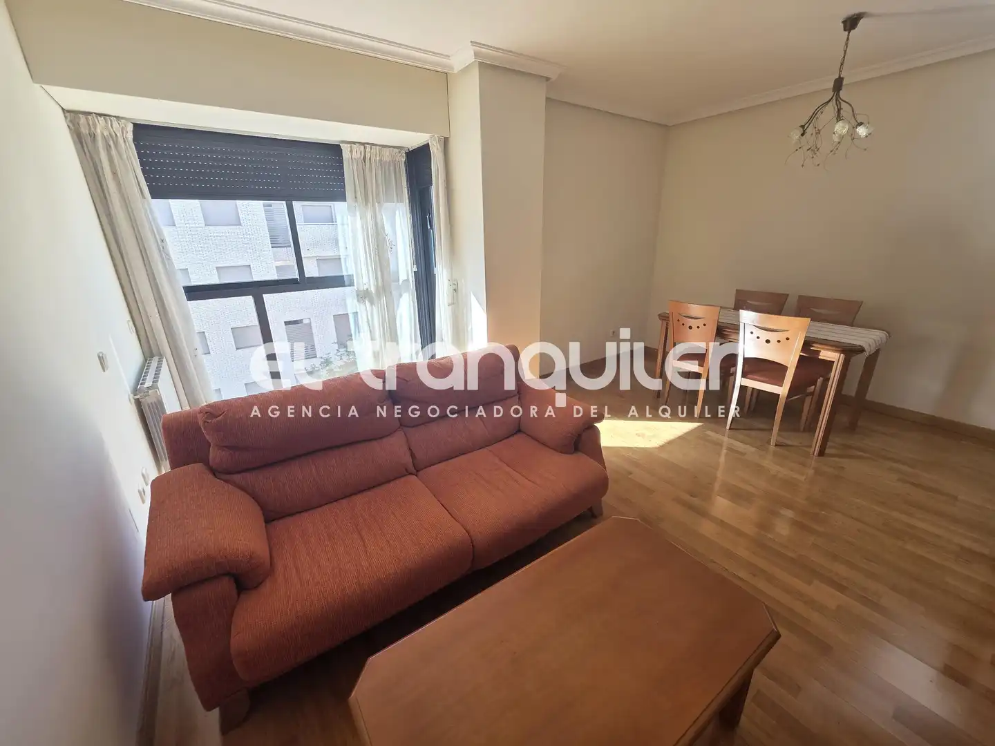 Living room of Flat for rent in Madrid  with Air Conditioner, Parquet flooring and Swimming Pool