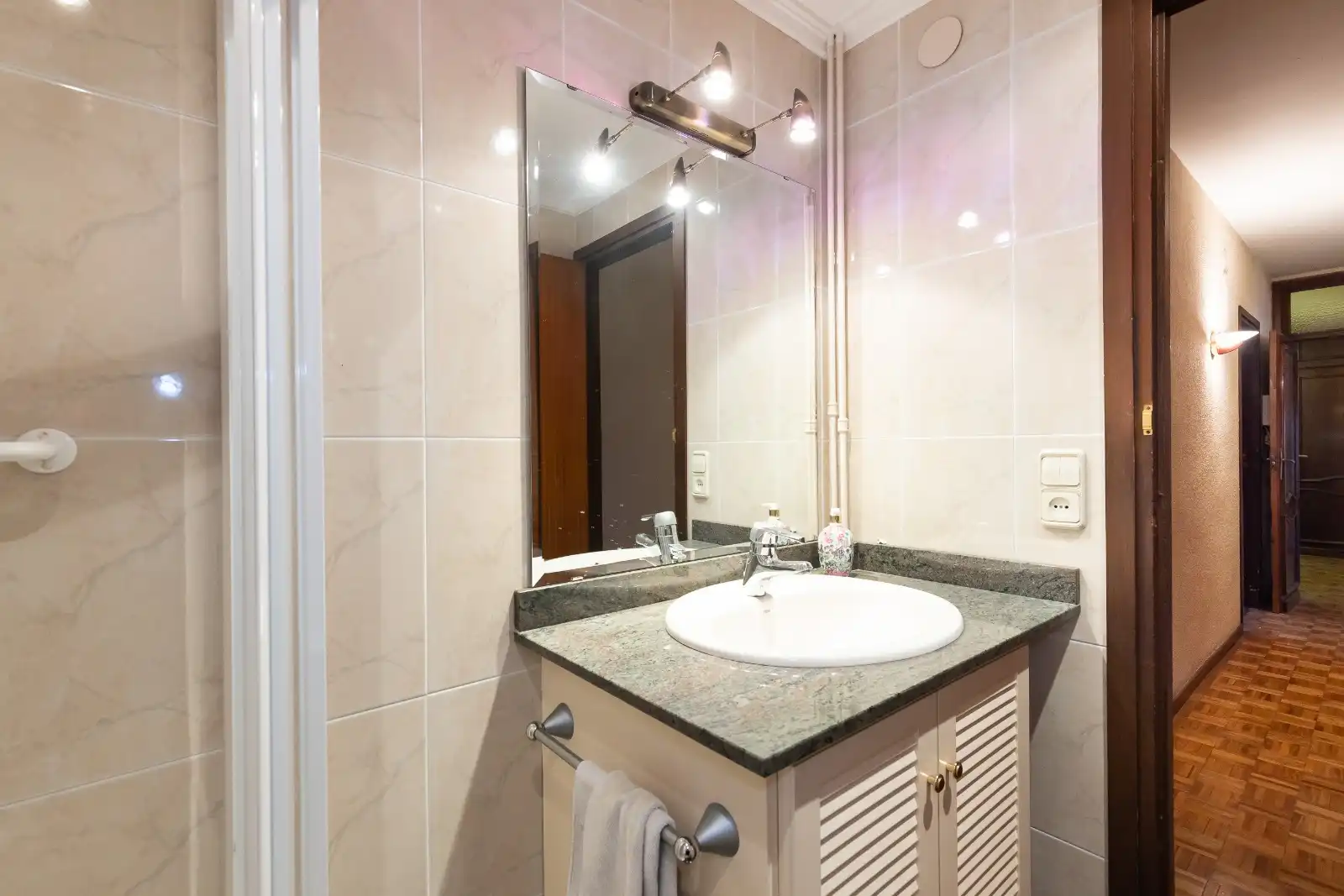 Baño de Piso en venta en Tarragona con Calefacción, Parquet y Terraza