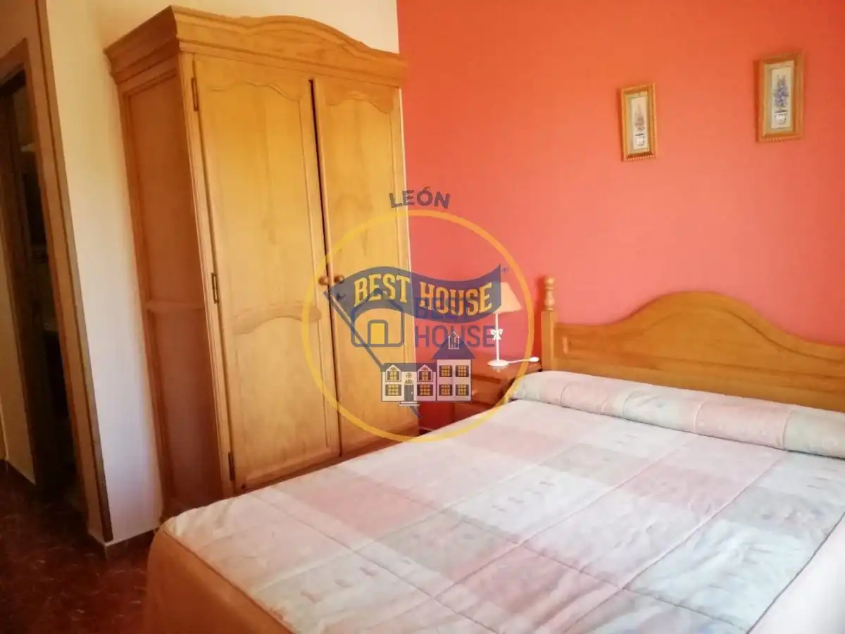Dormitori de Edifici en venda en El Burgo Ranero  amb Alarma