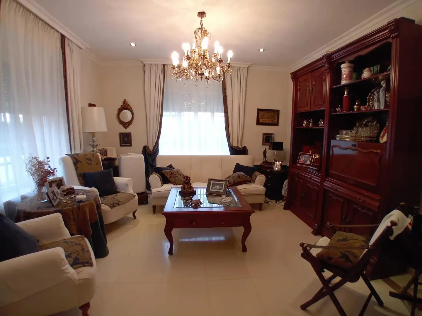 Sala d'estar de Casa adosada en venda en Córdoba amb Aire condicionat, Calefacció i Jardí privat