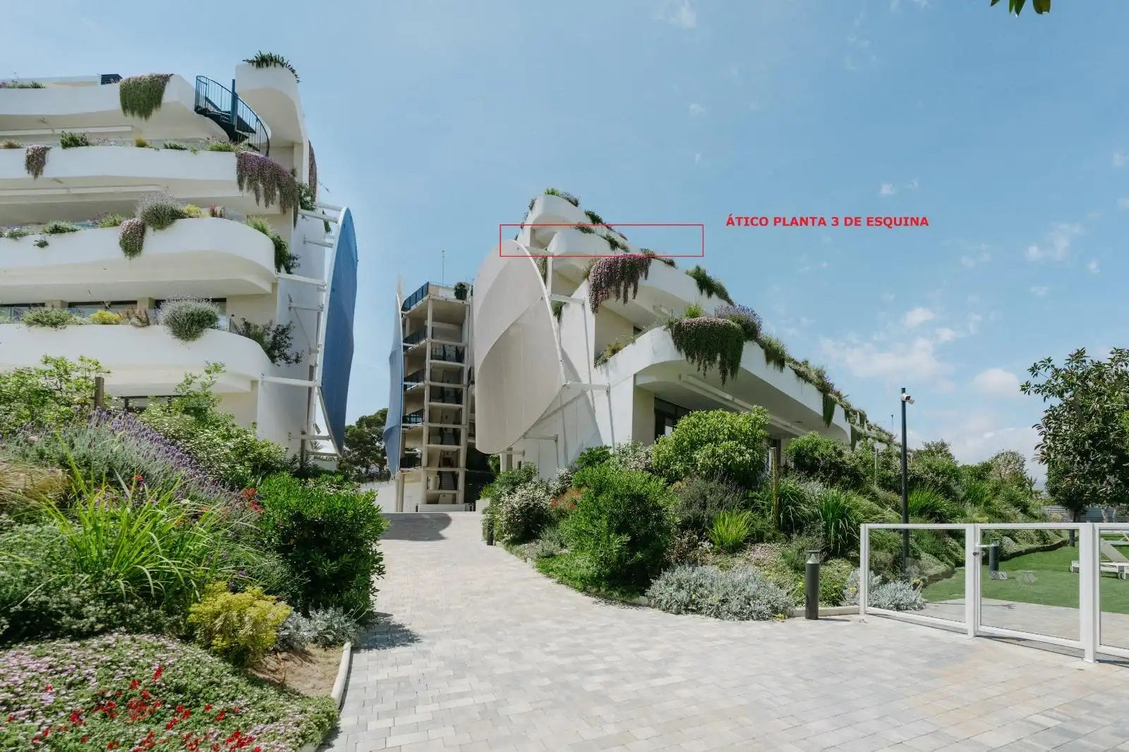 Vista exterior de Pis en venda en L'Alfàs del Pi amb Aire condicionat, Calefacció i Jardí privat