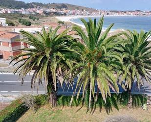 Vista exterior de Casa o xalet en venda en Laxe amb Terrassa i Balcó