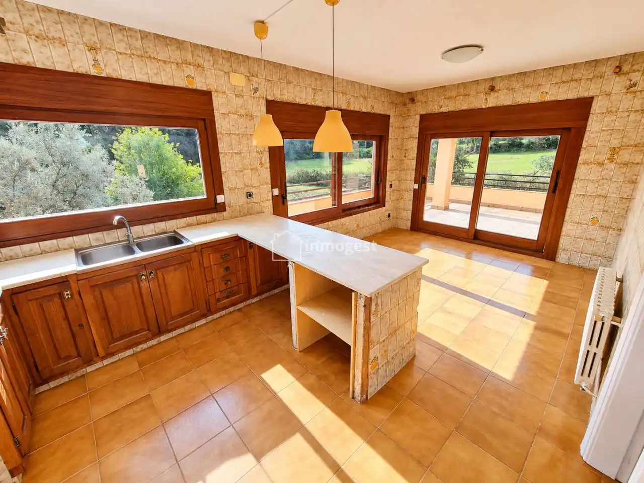 Cuina de Casa o xalet en venda en Cassà de la Selva amb Calefacció, Jardí privat i Terrassa