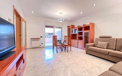Sala d'estar de Casa adosada en venda en Vilablareix amb Aire condicionat, Terrassa i Balcó