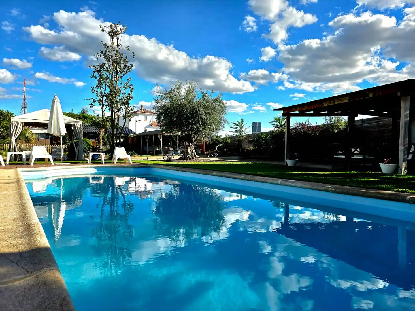 Piscina de Casa o chalet en venta en Lleida con Aire acondicionado, Calefacción y Jardín privado