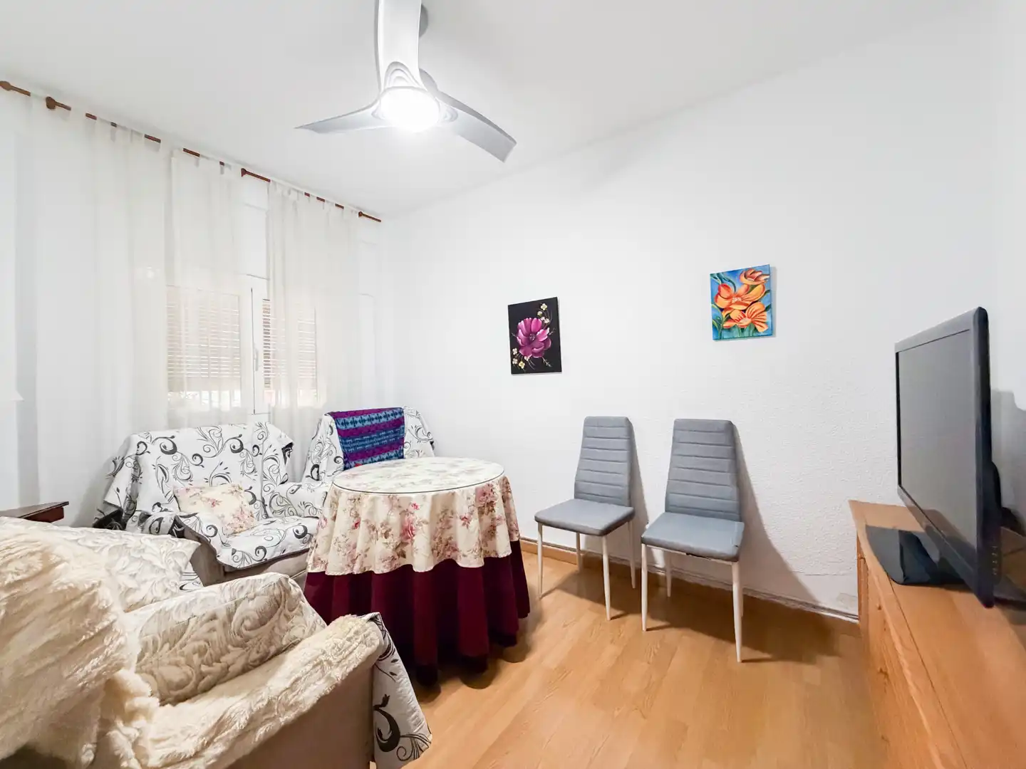 Wohnzimmer von Einfamilien-Reihenhaus zum Verkauf in Baza mit Privatgarten, Parkett und Abstellraum