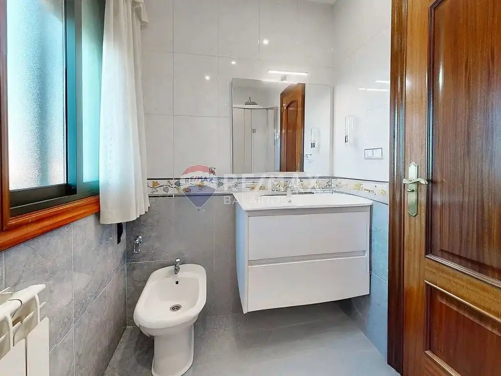 Bathroom of Houses for sale in Vigo   with Heating, Private garden and Parquet flooring