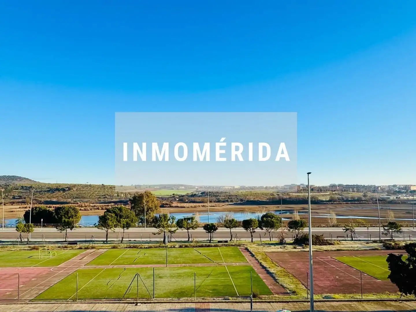 Vista exterior de Casa adosada en venta en Mérida con Aire acondicionado, Calefacción y Jardín privado