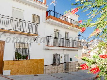 Casa bifamiliare con balcone in vendita a Sedella