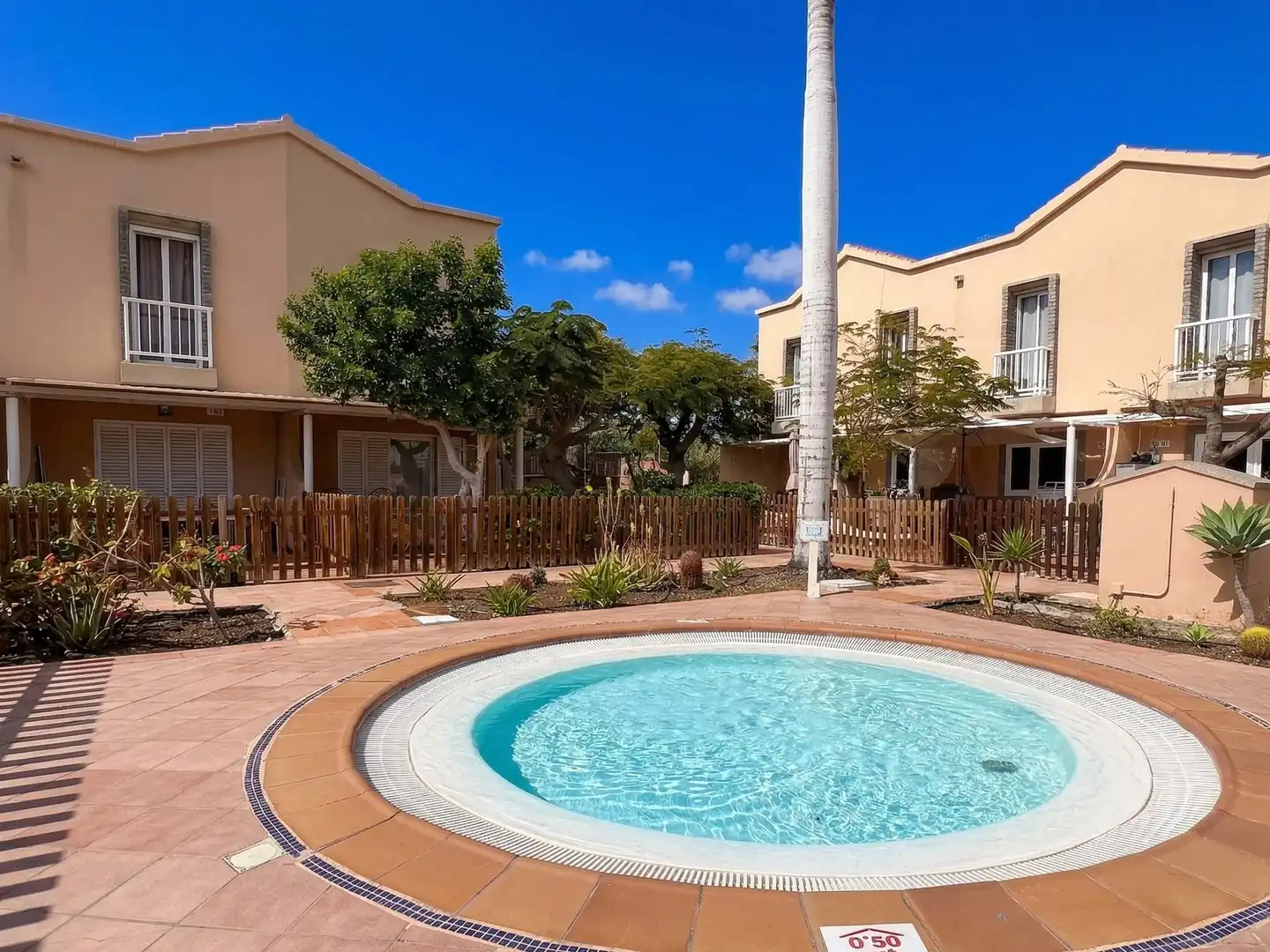 Vista exterior de Dúplex en venta en San Bartolomé de Tirajana con Jardín privado, Terraza y Amueblado