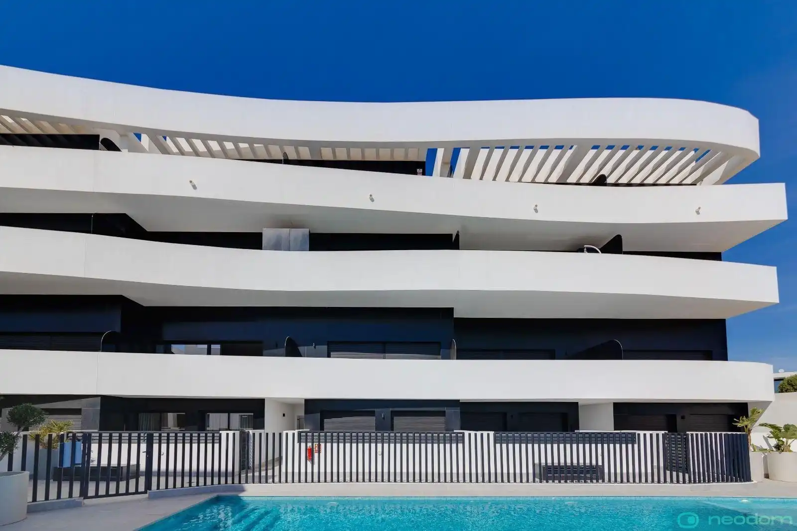 Vista exterior de Dúplex en venta en Guardamar del Segura con Aire acondicionado, Calefacción y Terraza