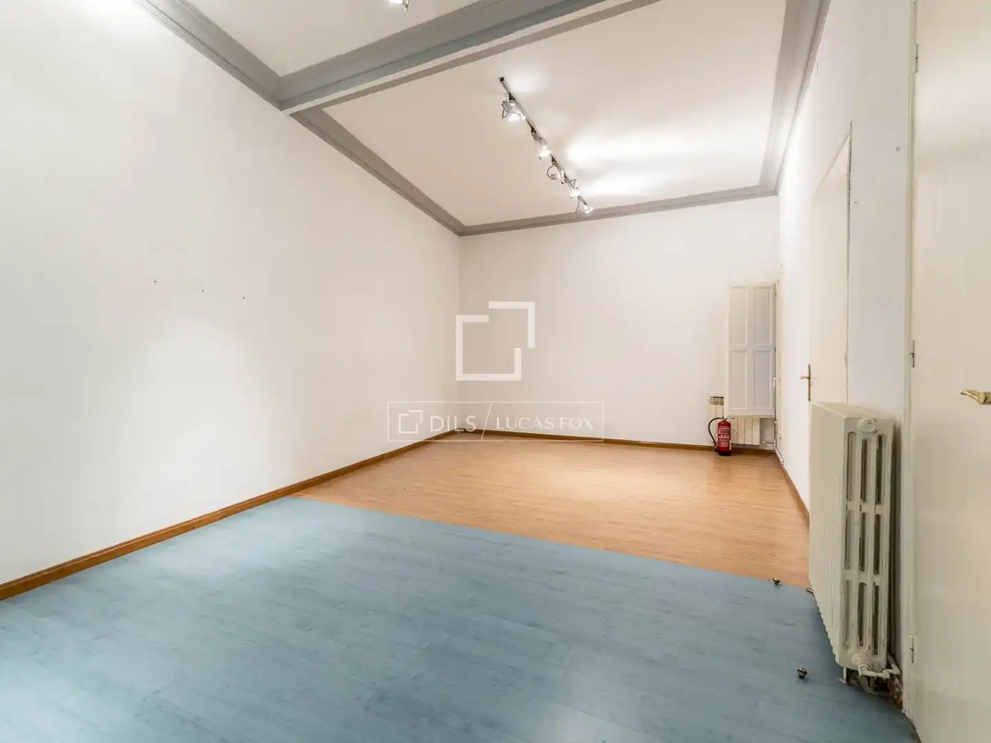 Flat for sale in Barcelona  with Air Conditioner and Heating