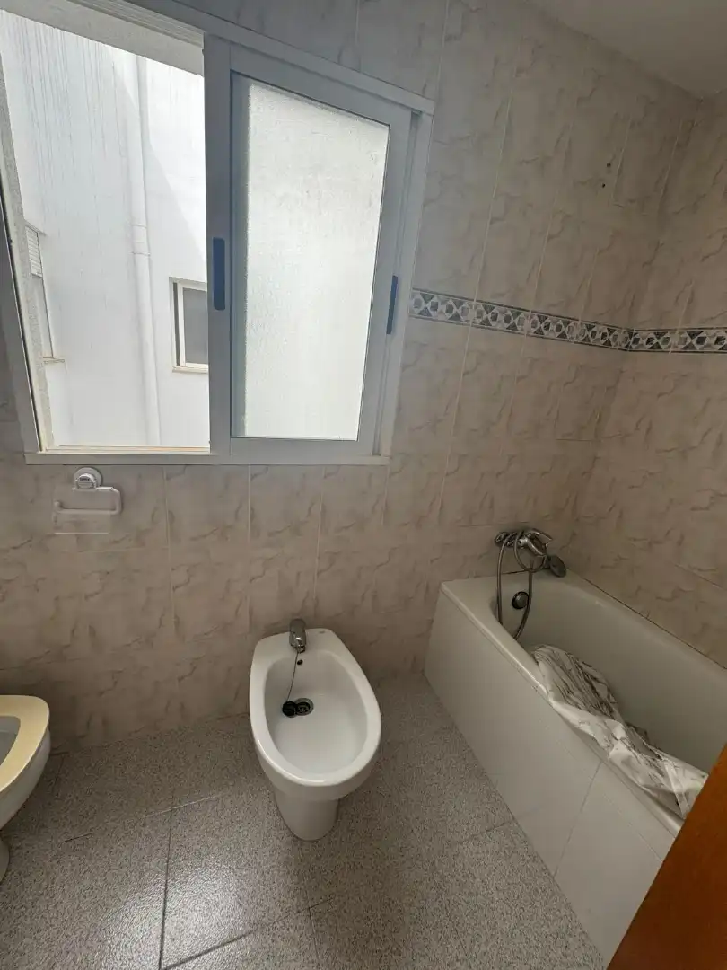 Baño de Piso de alquiler en Burjassot con Amueblado y Balcón