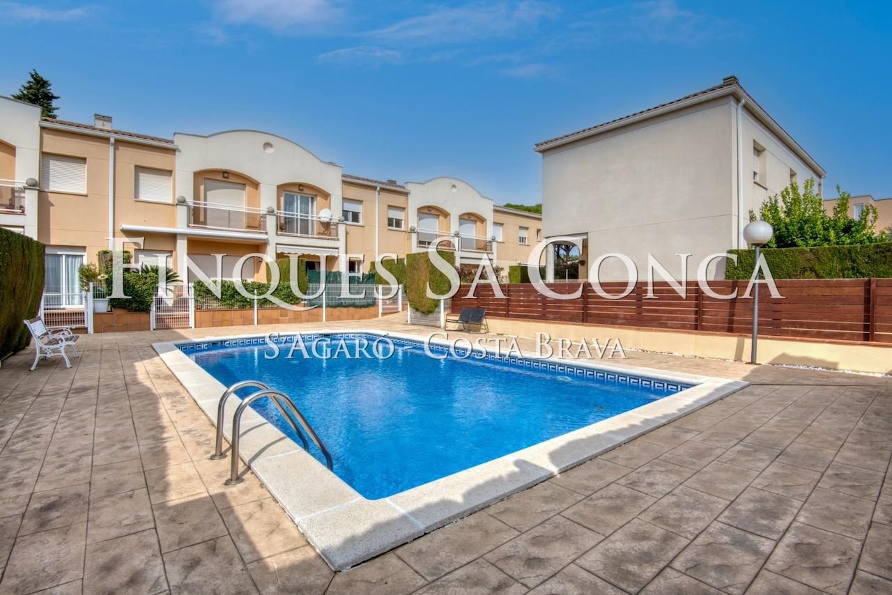 Swimming pool of Single-family semi-detached for sale in Castell d'Aro, Platja d'Aro i s'Agaró  with Air Conditioner, Heating and Furnished