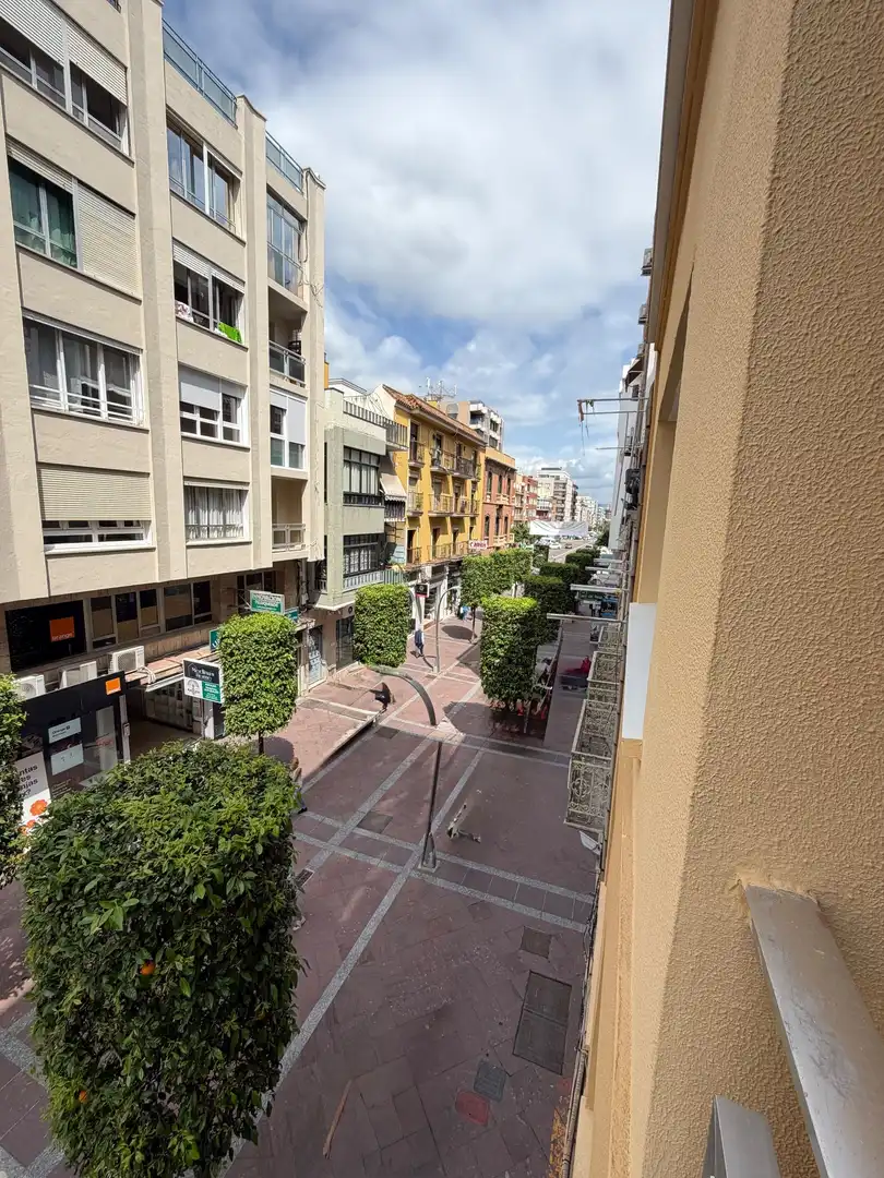 Vista exterior de Pis de lloguer en Algeciras amb Terrassa i Moblat
