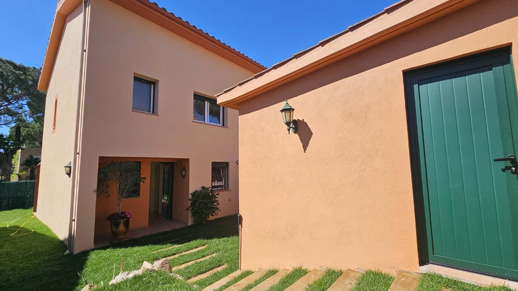 Exterior view of Single-family semi-detached for sale in Sant Feliu de Guíxols  with Heating, Private garden and Terrace