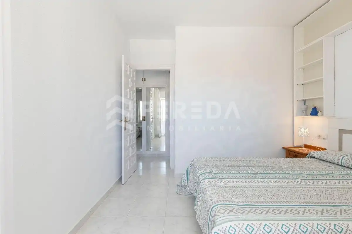 Schlafzimmer von Dachboden zum Verkauf in Roquetas de Mar mit Klimaanlage, Privatgarten und Möbliert