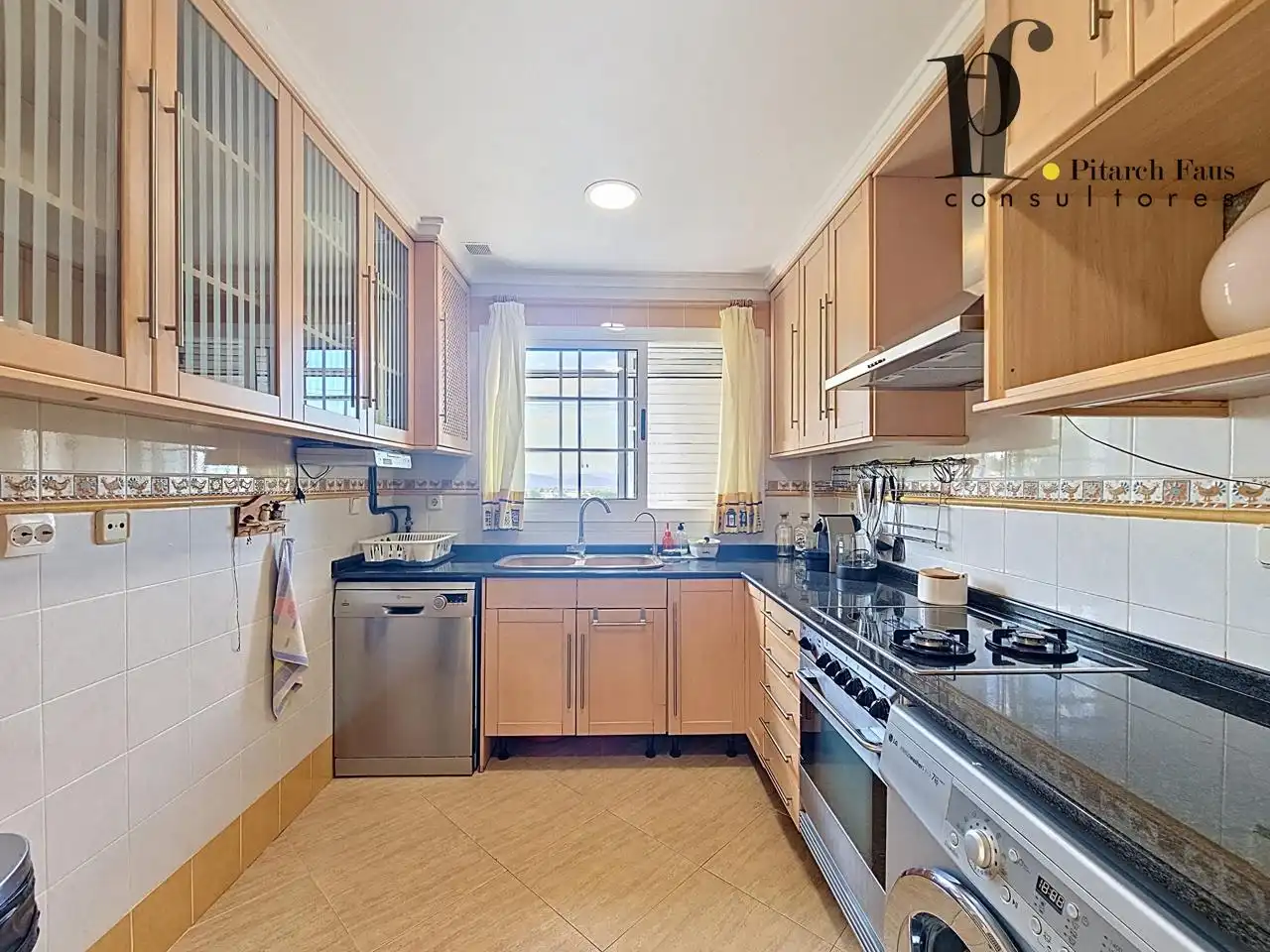 Cocina de Casa o chalet en venta en La Pobla de Vallbona con Aire acondicionado, Calefacción y Jardín privado