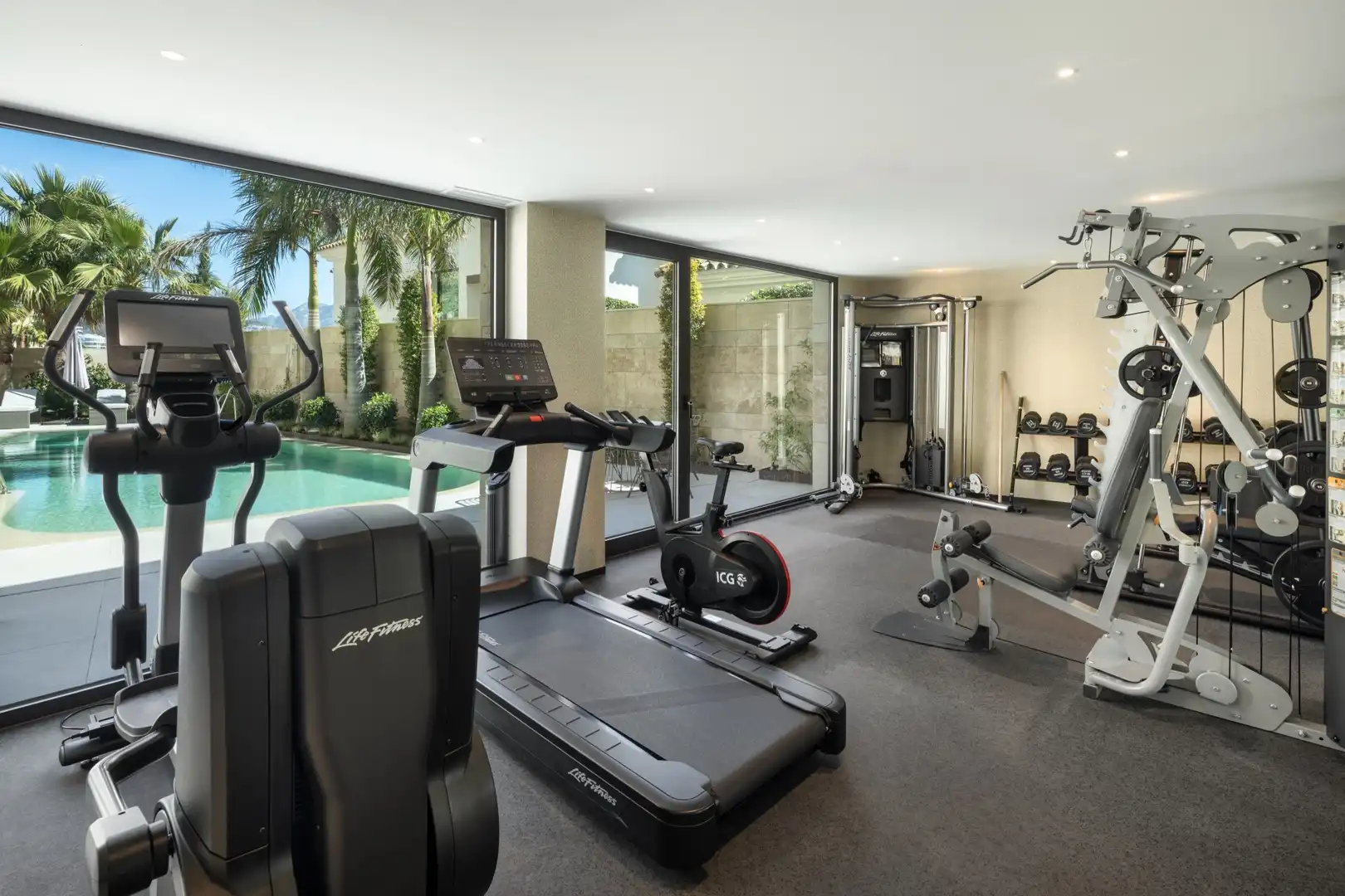 Piscina de Apartamento en venta en Benahavís con Aire acondicionado, Terraza y Trastero
