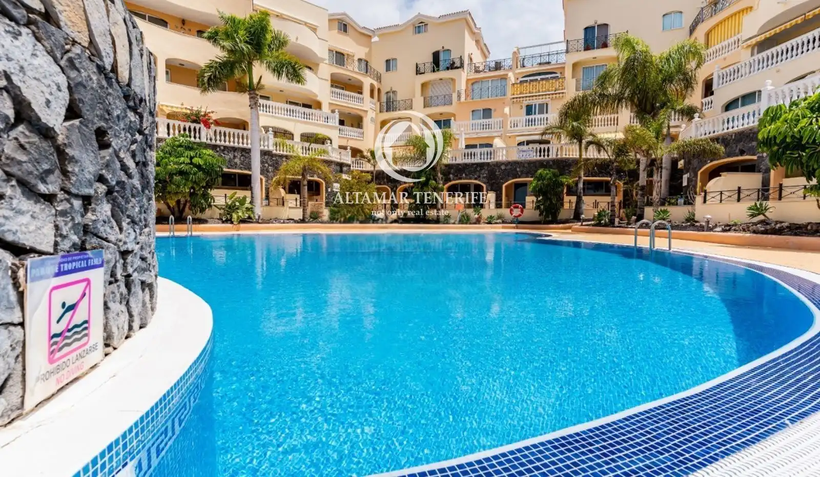 Vista exterior de Apartamento de alquiler en Arona con Terraza, Piscina y Amueblado