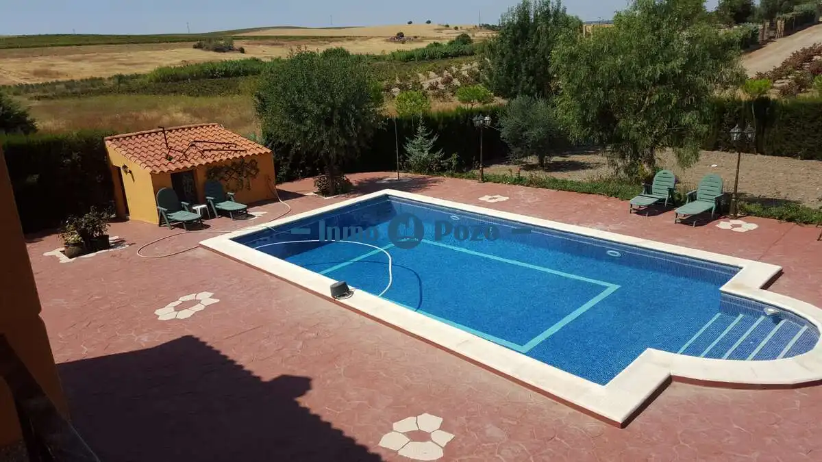 Xalet amb piscina en venda a Almendralejo