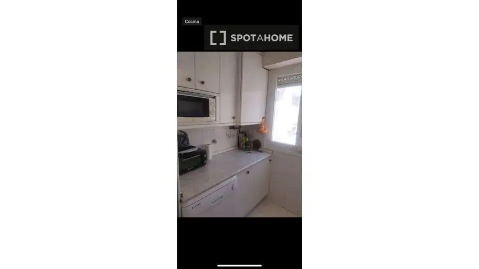 Cuina de Apartament per a compartir en Madrid amb Aire condicionat, Terrassa i Moblat