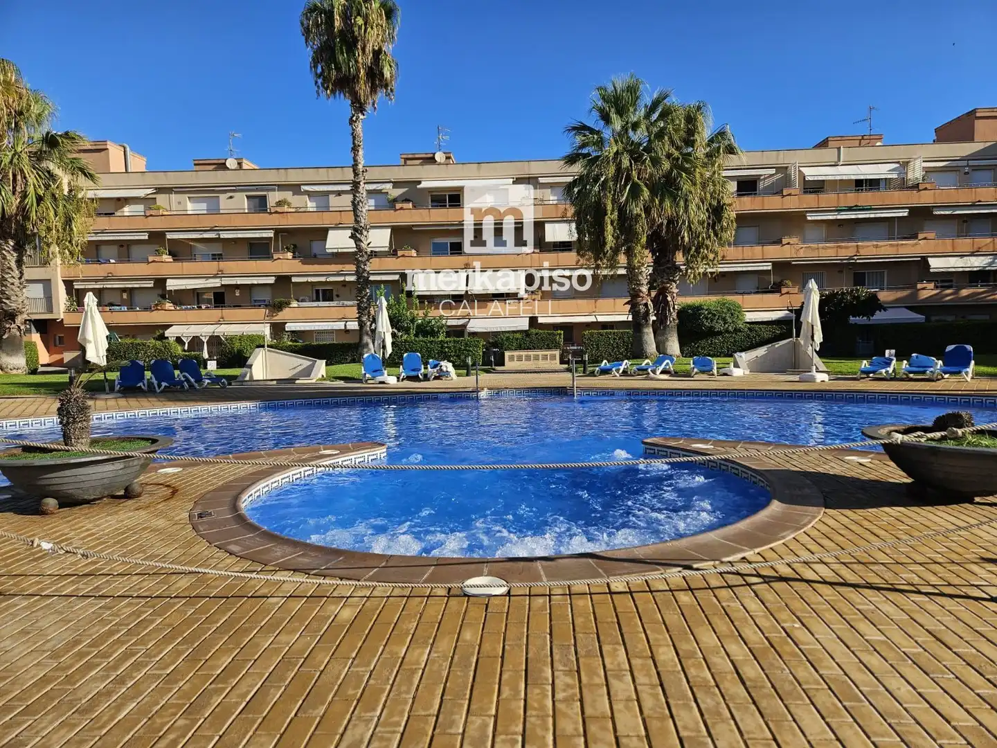 Swimming pool of Flat for sale in Cubelles  with Air Conditioner, Heating and Terrace