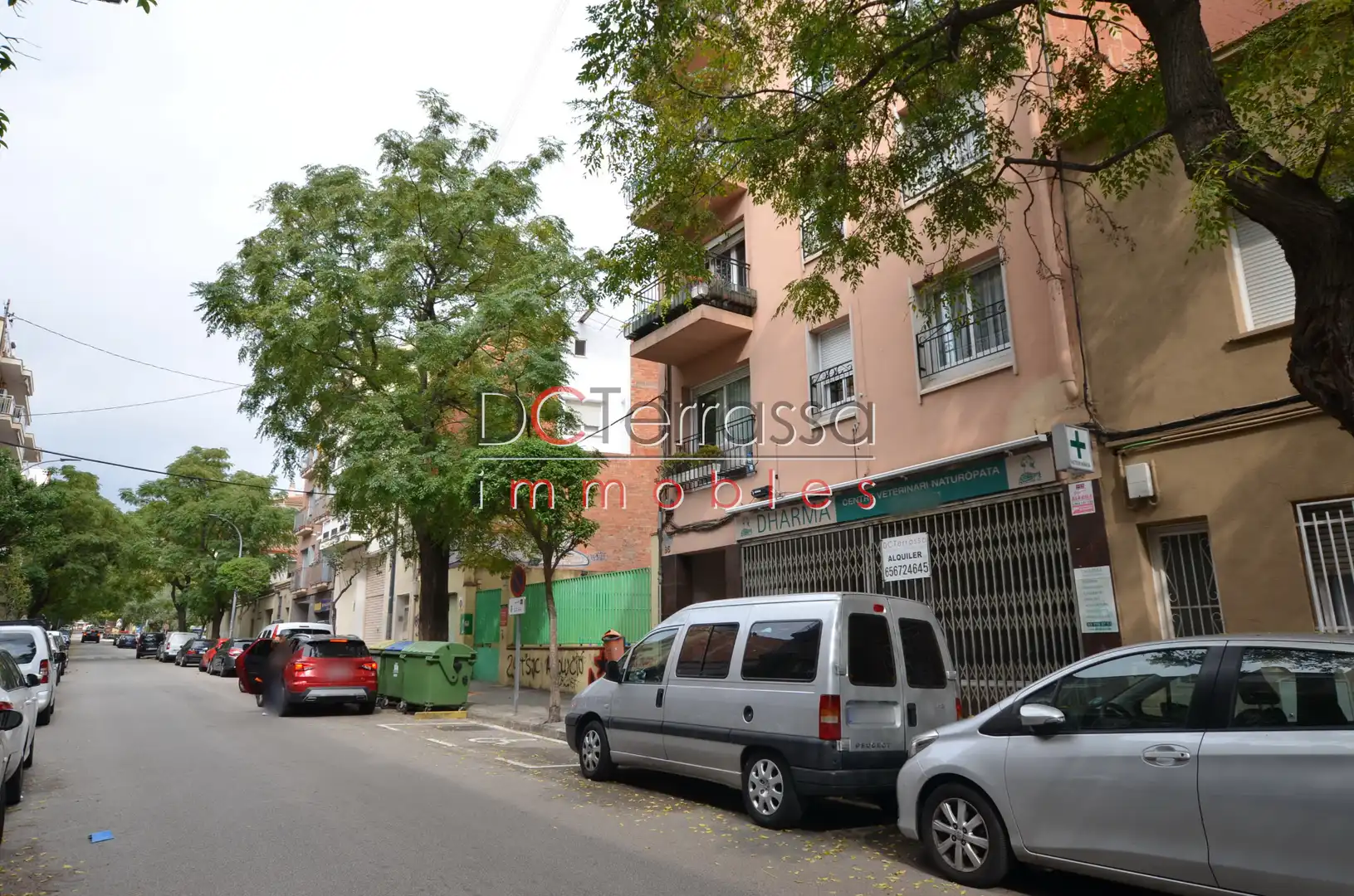 Vista exterior de Local en venda en Terrassa