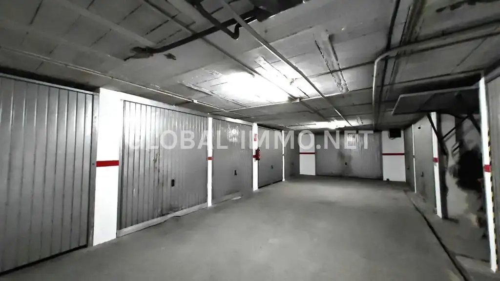 Parking de Apartamento en venta en Roses con Calefacción, Terraza y Amueblado