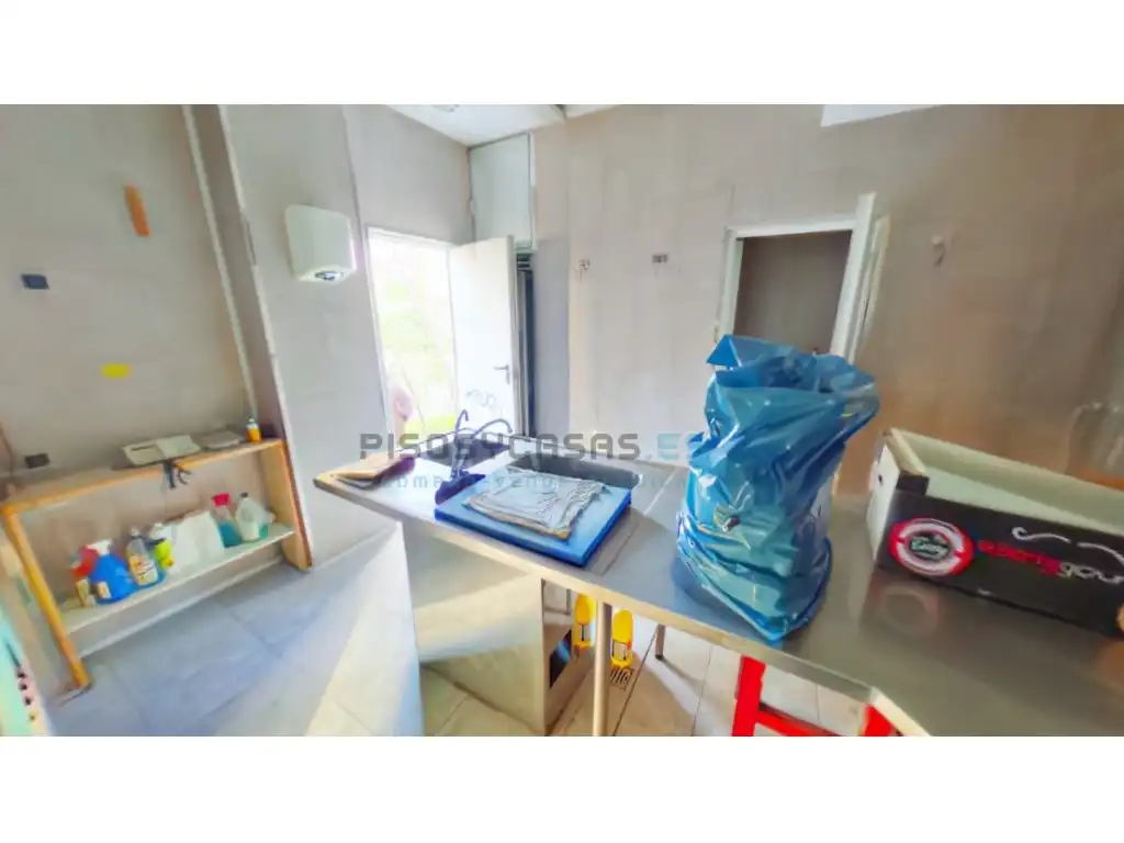 Cocina de Local en venta en Zaragoza con Aire acondicionado