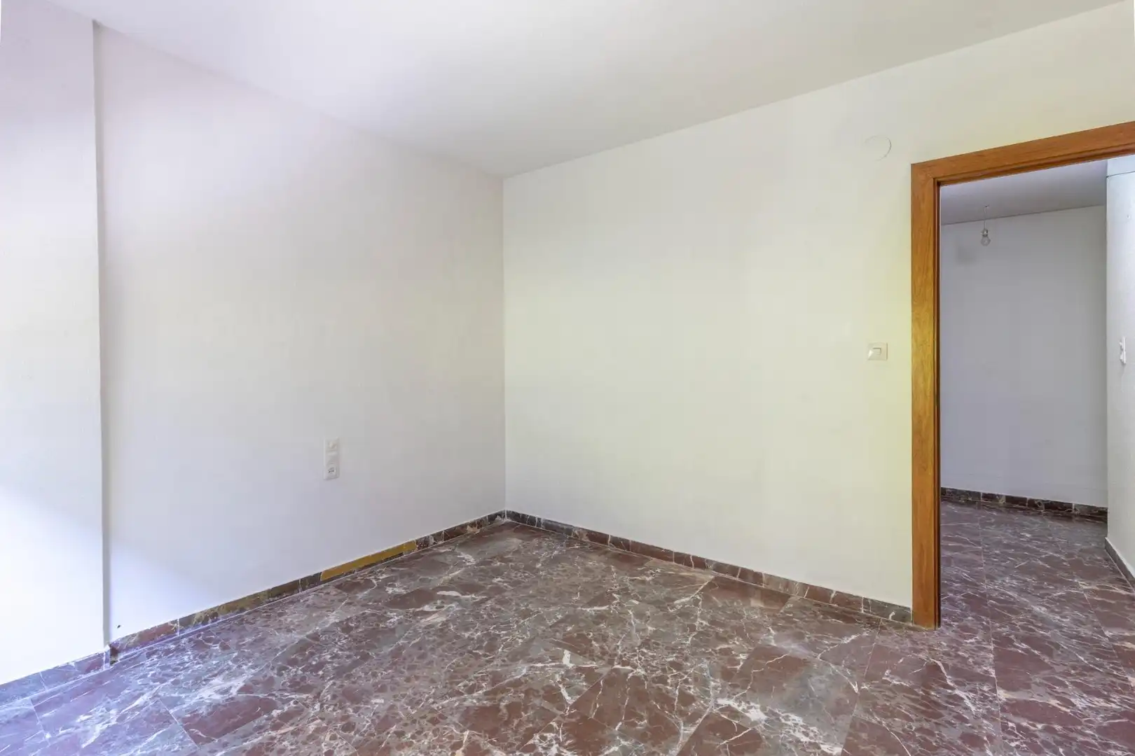 Wohnung zum Verkauf in Granada mit Heizung, Terrasse und Balkon